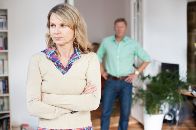 Ouder stel heeft ruzie, scheiding, relatieproblemen