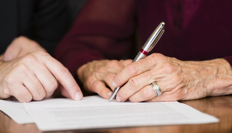 Vrouw aan het schrijven