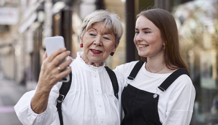 Oma en kleinkind