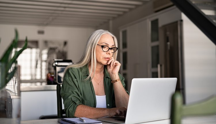 Bedrog vreemdgaan vrouw laptop