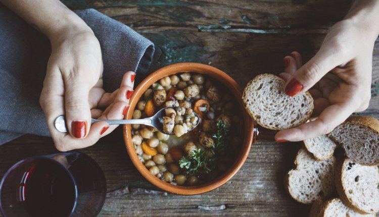 soep met peulvruchten en brood