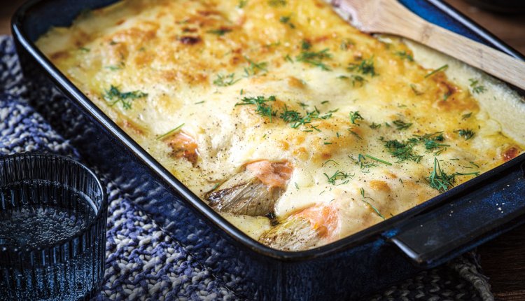 Witlofrolletjes met gerookte zalm en ovenrosti