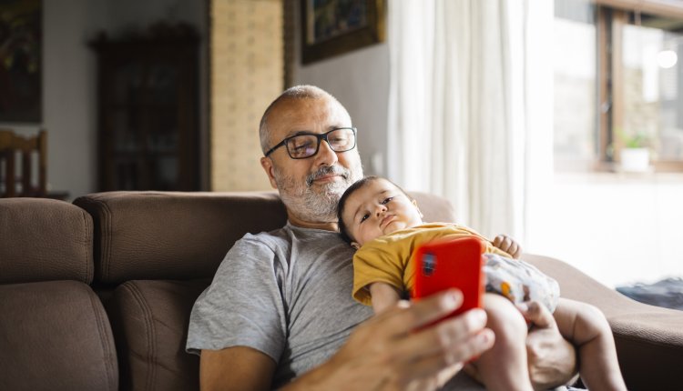Mature man smartphone