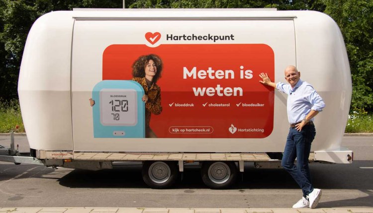 hartstichting-directeur-hans-snijder-bij-de-hartcheckbus