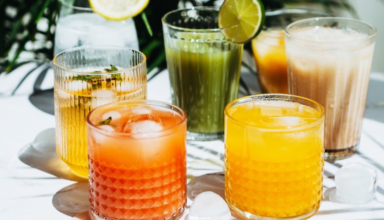 Ijsblokjes in fruitsap