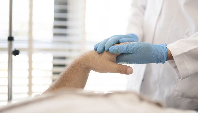 hand van iemand na orgaandonatie