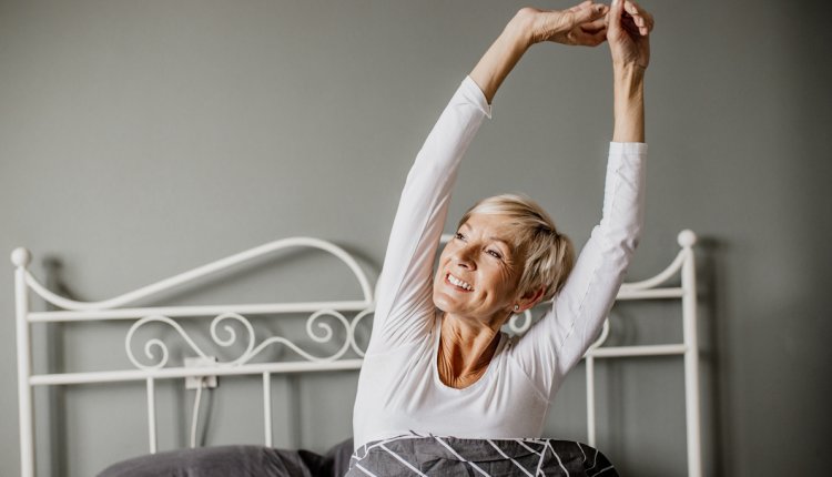 vrouw wordt uitgerust wakker