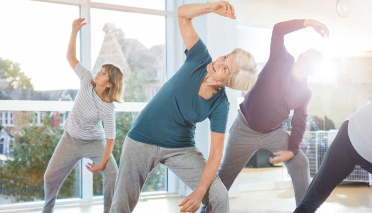 Mannen en vrouwen doen aan balanstraining
