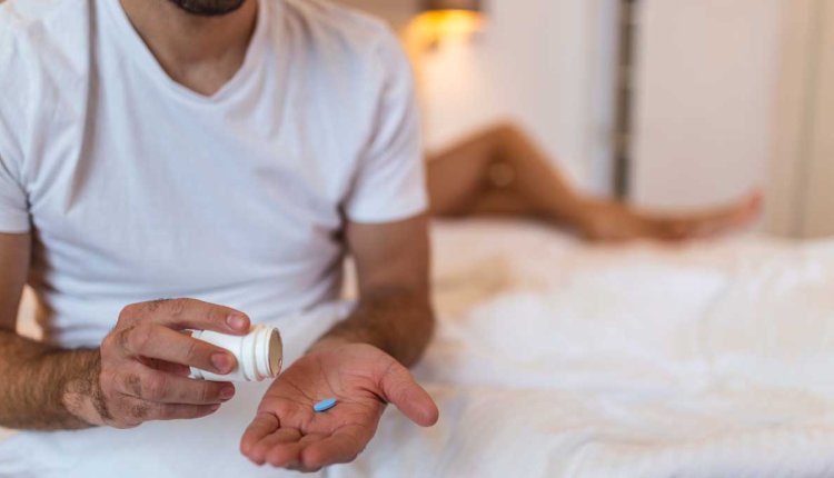 man neemt Viagra