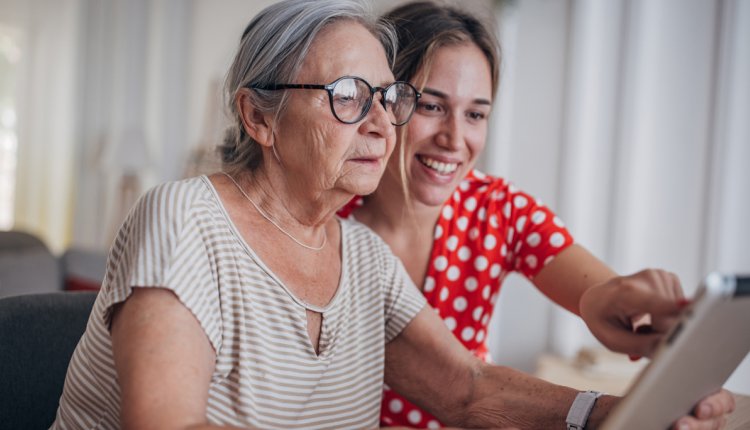 oudere vrouw met dochter