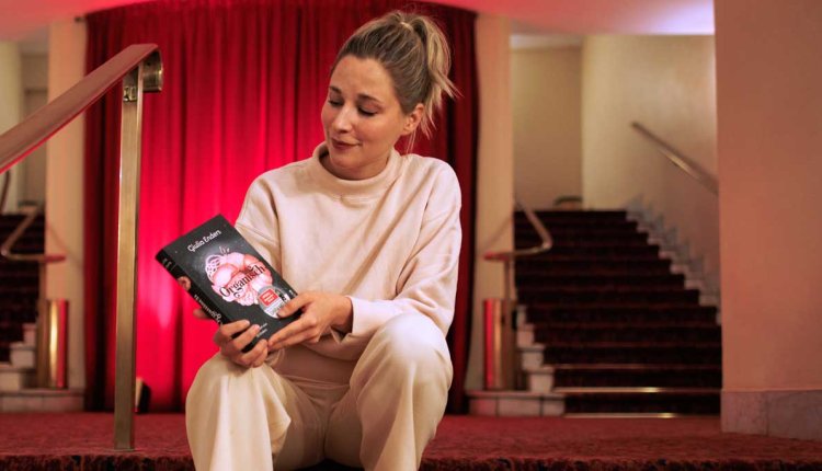 Giulia Enders met boek Organisch