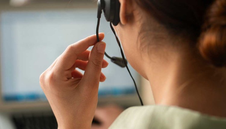 Vrouw werkt bij een klantenservice