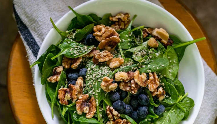 Spinaziesalade met noten