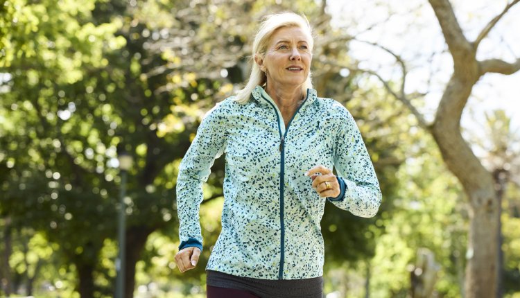 oudere vrouw hardlopen