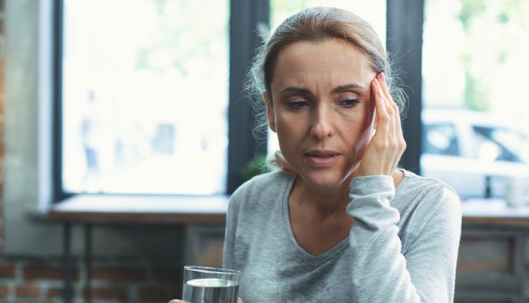 Vrouw heeft last van mondbranden