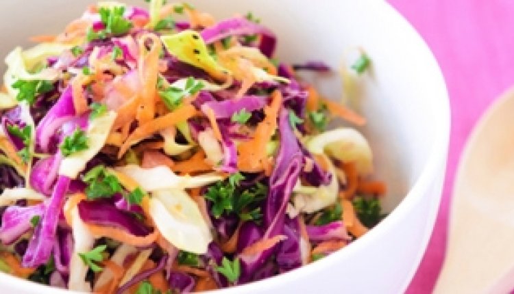 Maandagrodekoolsalade