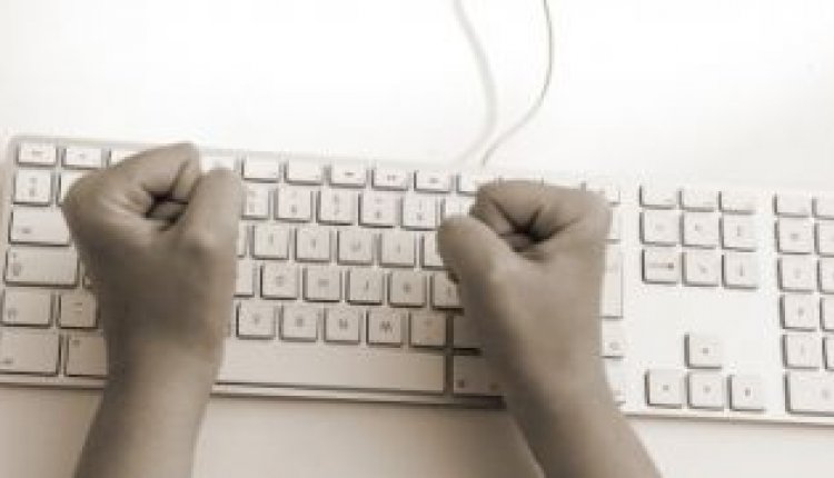 3471281-Klagen-Probeer-het-eens-online!