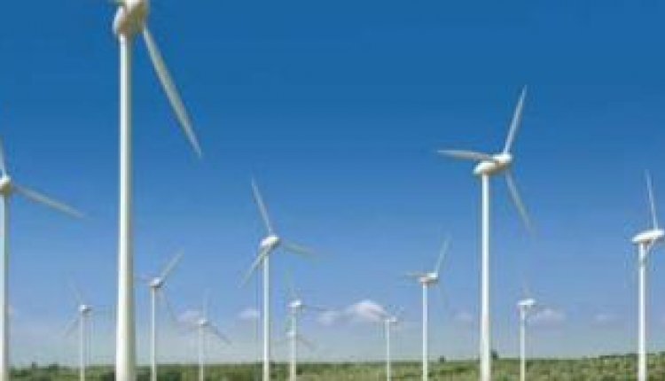 3471390-Windmolens-maken-huis-minder-waard