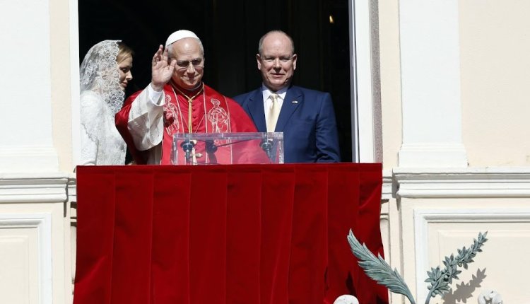 Paus Leo geeft toespraak op balkon prinselijk paleis Monaco