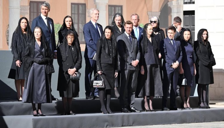 Monegaskisch hof deelt familiefoto met paus Leo