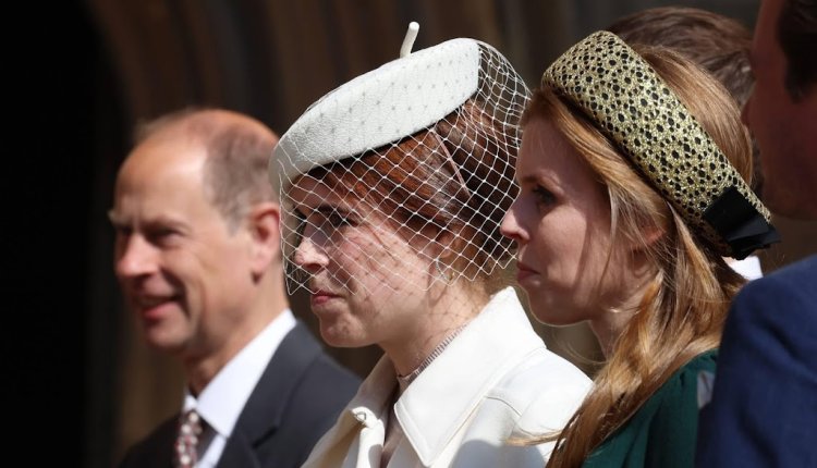 Beatrice en Eugenie niet aanwezig bij paasdienst Charles