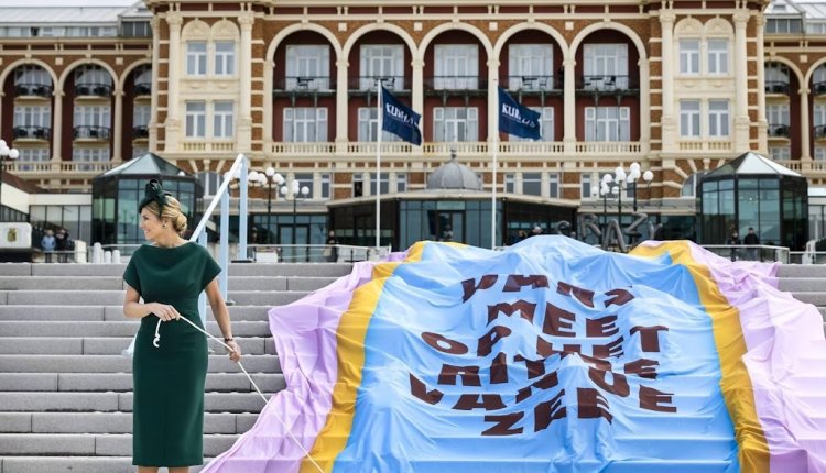 Máxima opent vernieuwde boulevard Scheveningen