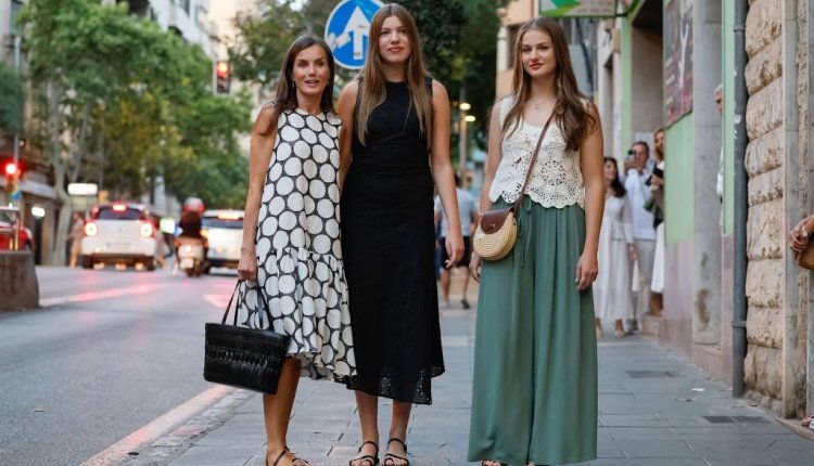 Koningin Letizia bezoekt concert van Rosalía met dochters