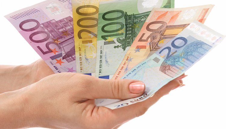 geld in hand geld in hand