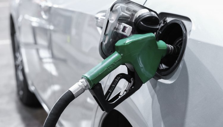 Onzuiver Raad eens Bovenstaande Automobilist kiest voor duurdere E5-benzine, niet voor groenere E10 |  PlusOnline