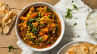 Groentecurry met linzen en geroosterde amandelen