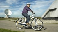 Oudere heer op een ebike in Duitsland