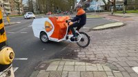 Postbode op de fiets