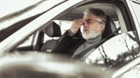Man in de auto begaat overtreding