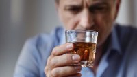 Man zit zwaar aan de alcohol