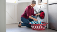 Vrouw met wasmand 