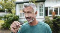 Man met sleutel