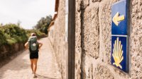 Vrouw loopt Camino de Santiago