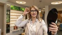 Vrouw bij de optometrist
