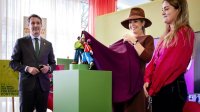Máxima opent nieuw kantoor bij 70-jarig bestaan van Oxfam Novib  