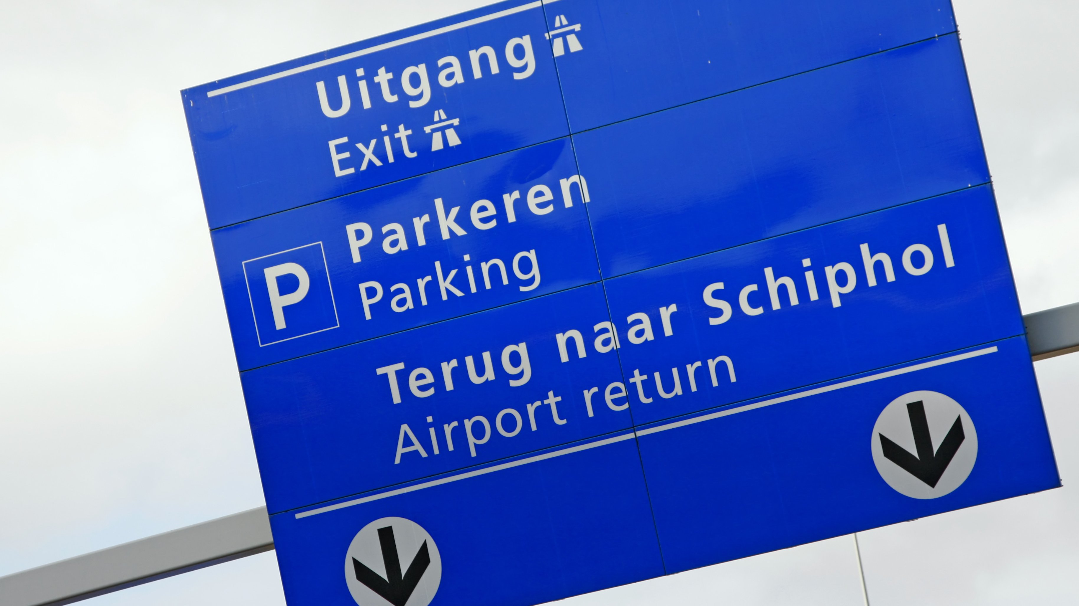 Parkeren op Schiphol, kan dat goedkoper? | PlusOnline
