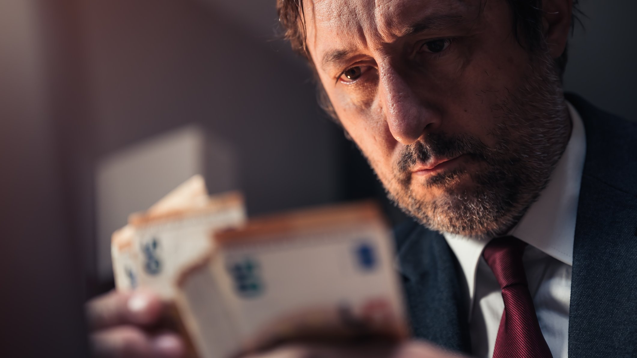 Oproep: Ik vertrouw mijn broer niet met moeders geld | PlusOnline