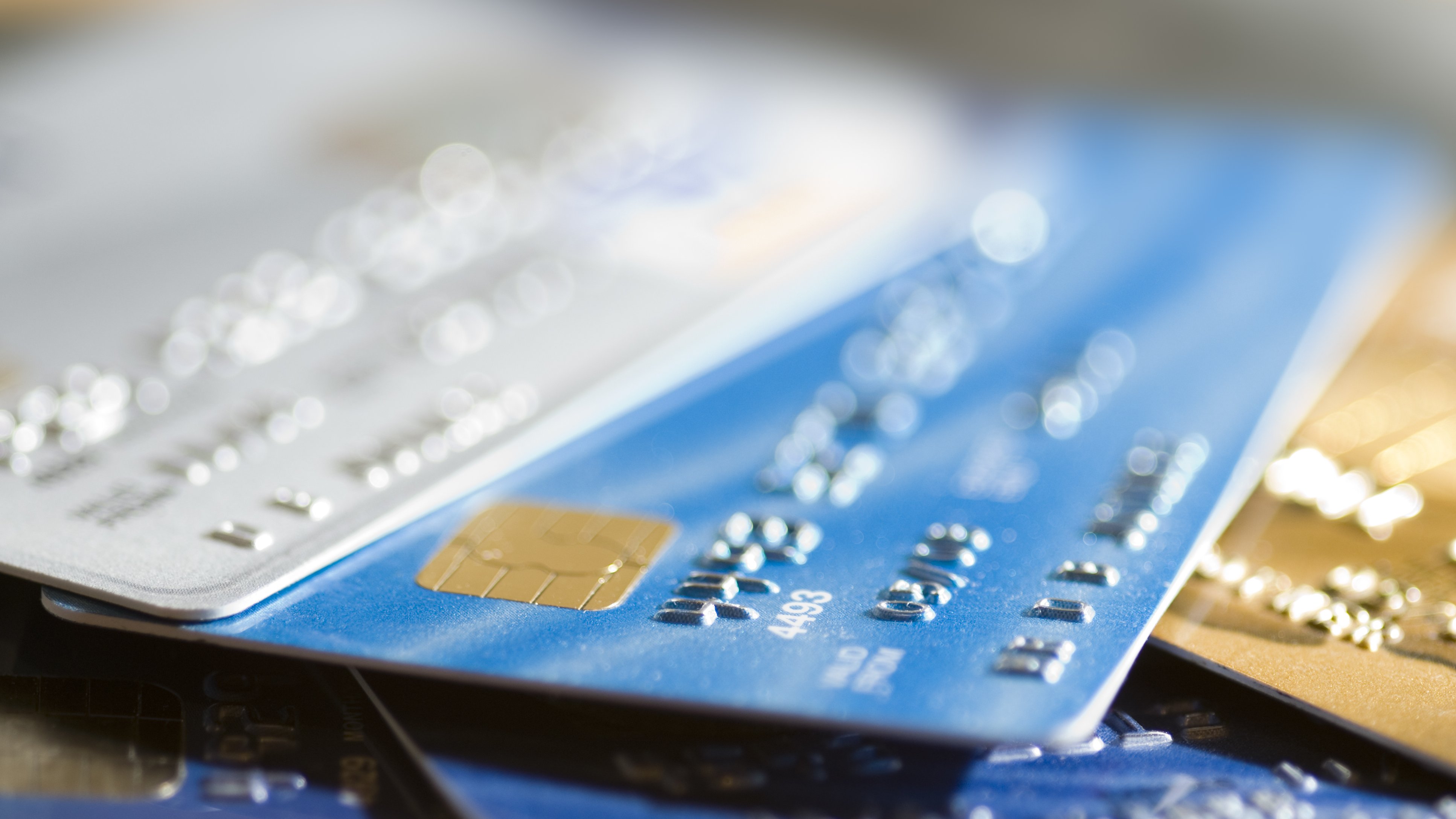 Wat is het verschil tussen een debitcard en een creditcard? | PlusOnline