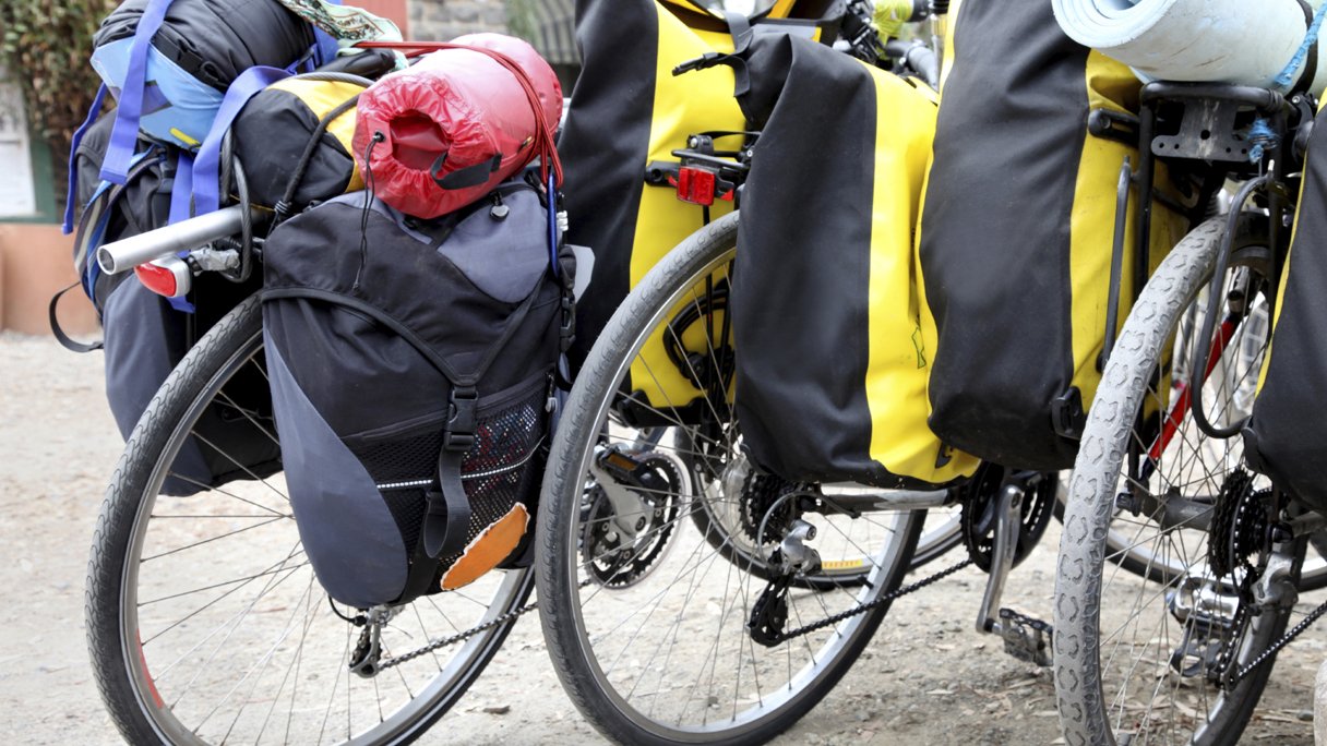 Op de fiets naar Santiago de Compostela, de tassen | PlusOnline