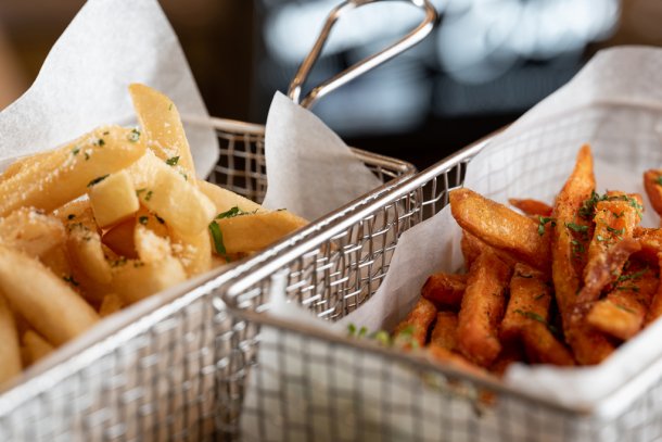Friet in frituurmandjes