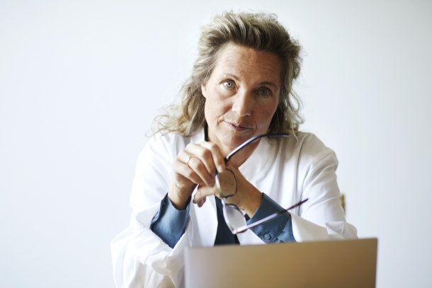 Dokter ernstige blik