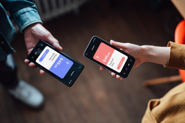 Bankieren via telefoon, geld overmaken met app