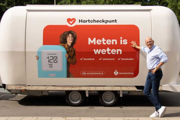 hartstichting-directeur-hans-snijder-bij-de-hartcheckbus