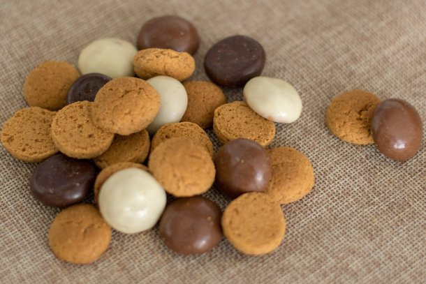 Kruidnoten op een strooigoedzak