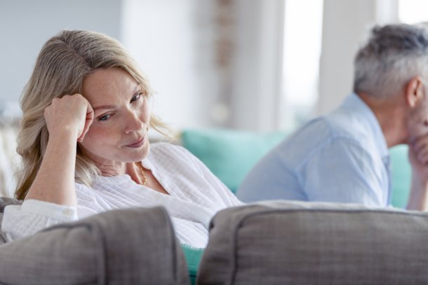 ouder stel met relatieproblemen
