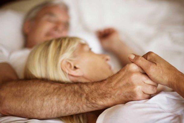 Ouder stel in bed